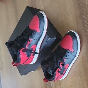 Nike Air Jordan 1 Mid PS Banned Bred 640734-074 Shoes Size Youth